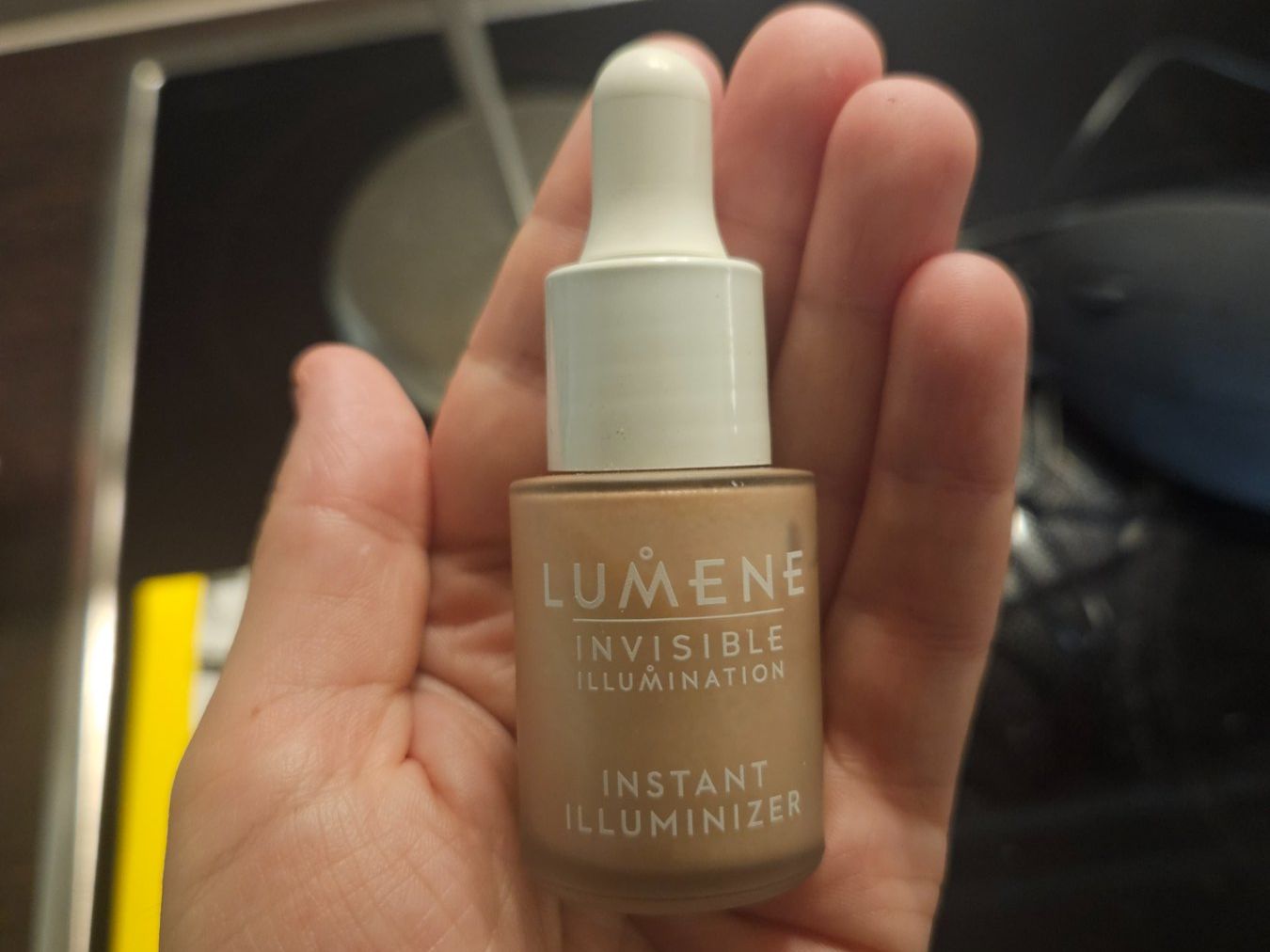 Make-up: LUMENE Invisible Illumination Instant Illuminizer – Usato da Luzern venduto da Staenker