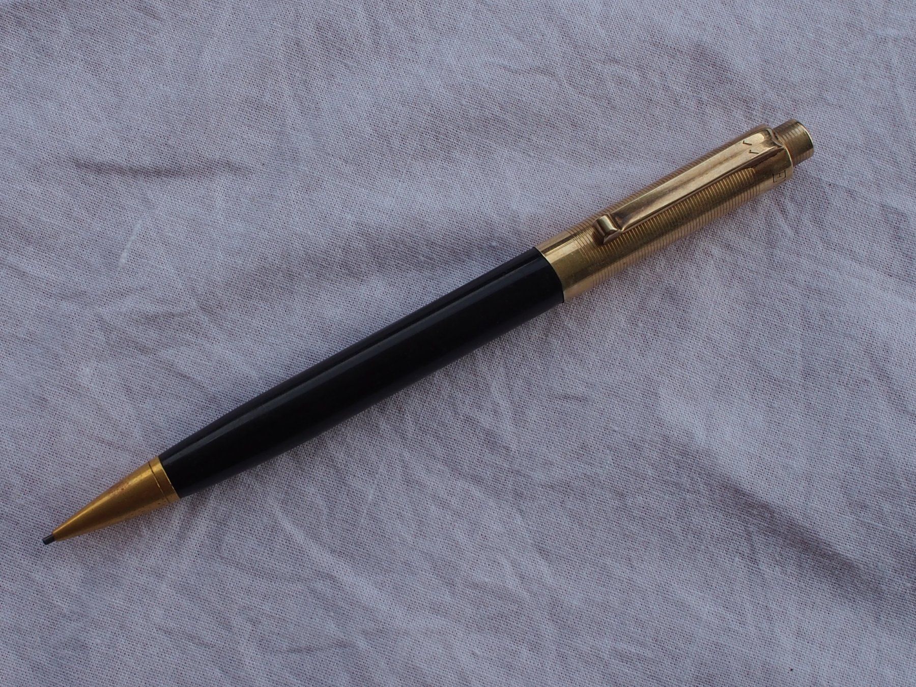 Matite, matite colorate & gessi: stylos / critérium de marque – Usato da Meyrin venduto da SRemka 2