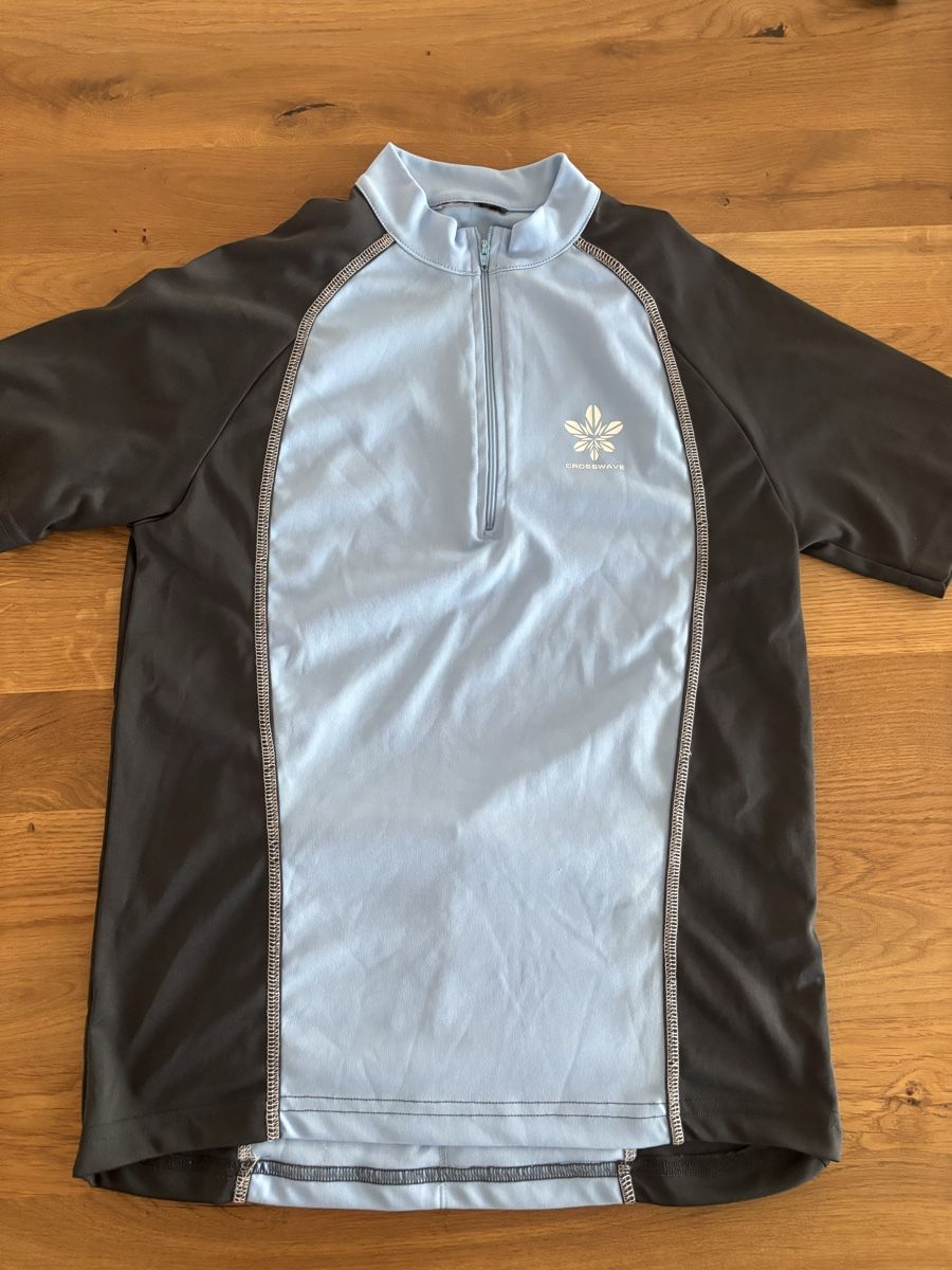 Crosswave Scarpe, pantaloni & magliette da ginnastica: Veloshirt Kinder Gr. 164 – Usato da Gümligen venduto da eli13