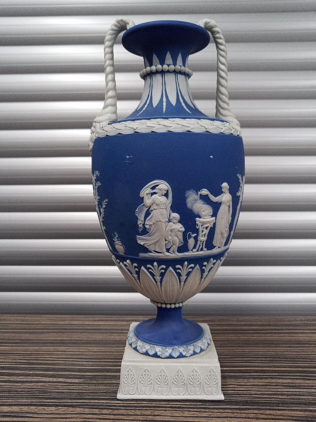 Wedgwood Vasi & Recipienti: WEDGWOOD Jasperware dark blue Amphore / Vase – Usato da Reiden venduto da Zofi-Brocki 2