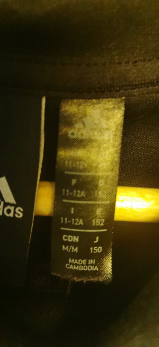 Adidas Pullover & Sweatshirts: Pull adidas – Gebraucht aus Genève von rescateCH 1
