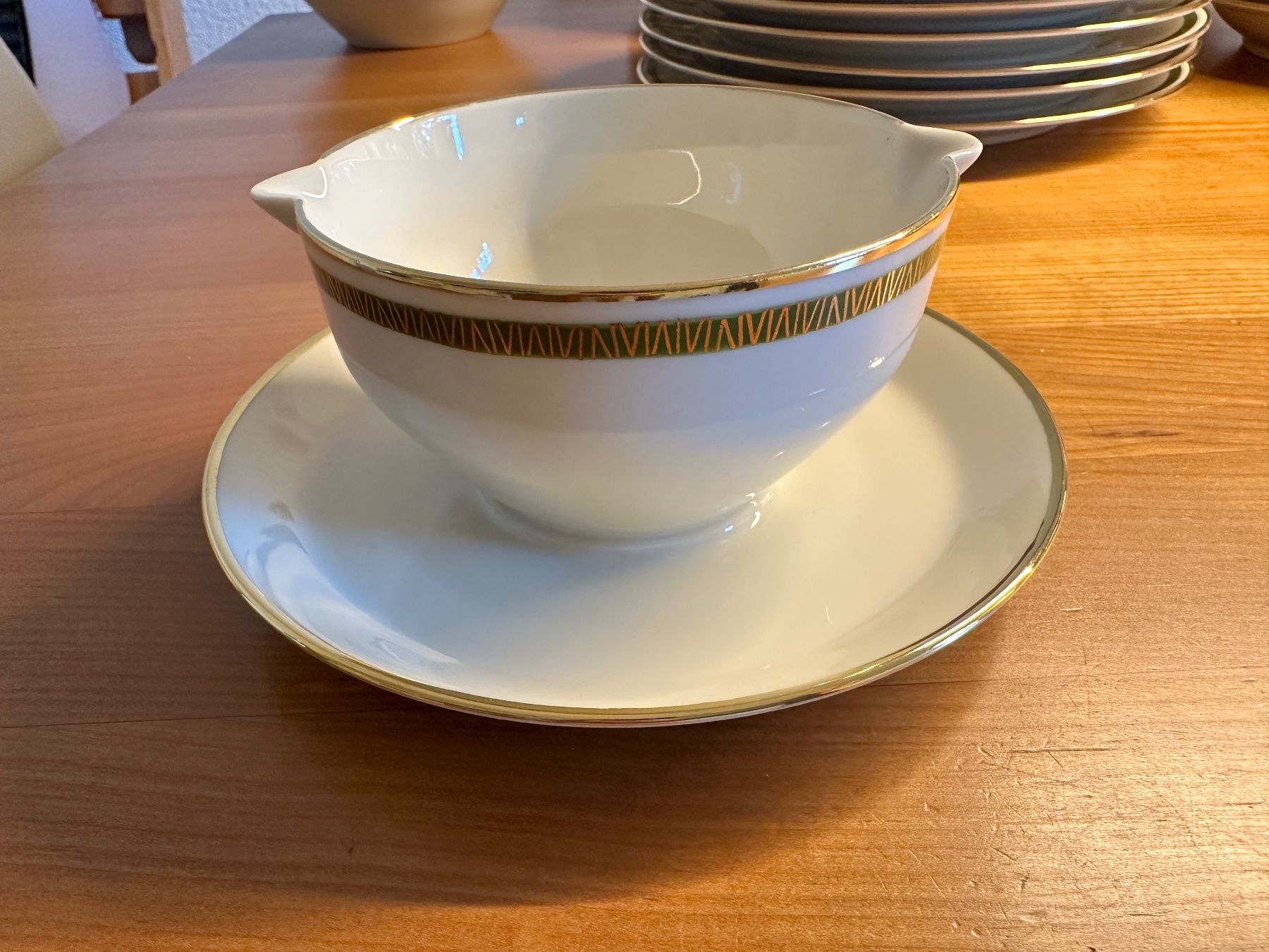 Geschirrsets: Geschirrset - 58-teilig - mit Goldrand – Gebraucht aus Bülach von Jubet 7