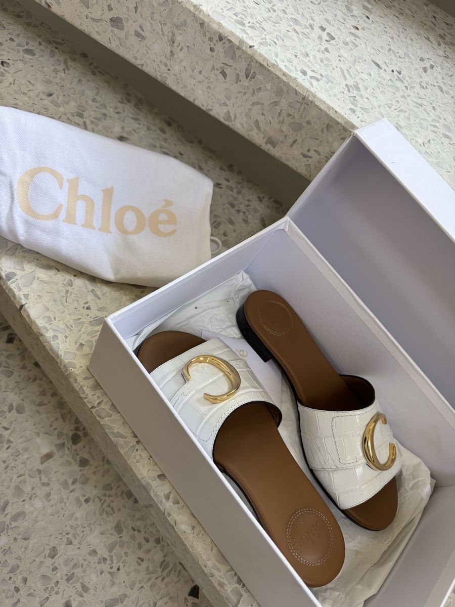Chloé Damenschuhe: Chloe Sandals white embossed leather size 36 with box – Gebraucht aus Bevaix von Charlene18 1