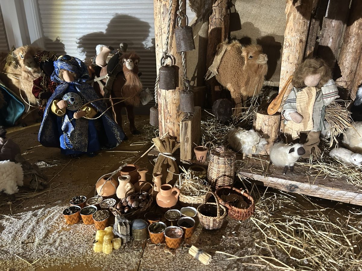 Tutte le decorazioni: Krippe mit sehr vielen Figuren – Usato da Niederhasli venduto da betscharten 8