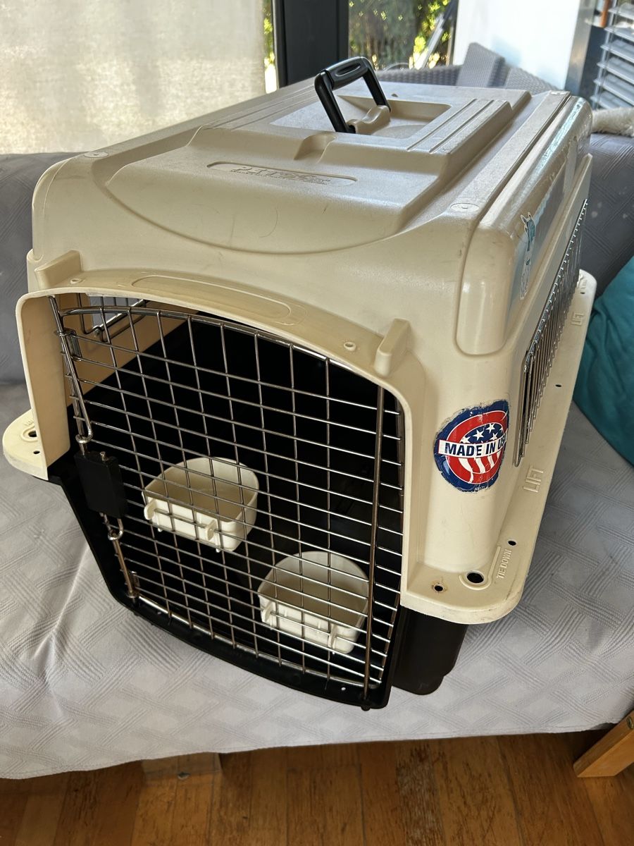Käfige, Transport & Sicherheit: Hunde Transportbox airlinetauglich – Gebraucht aus Waltenschwil von Hendi