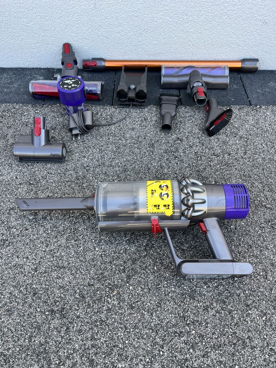 Dyson Aspirapolveri & Accessori: Dyson V10 – Difettoso da Cheseaux-sur-Lausanne venduto da emcy78 3