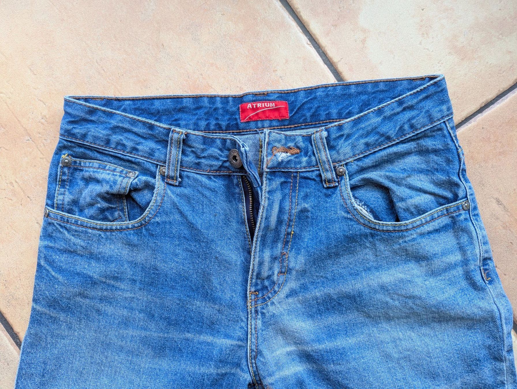 Jeans: Jeans Atrium Gr. 44/30 – Usato da Unterengstringen venduto da Olifant4 1