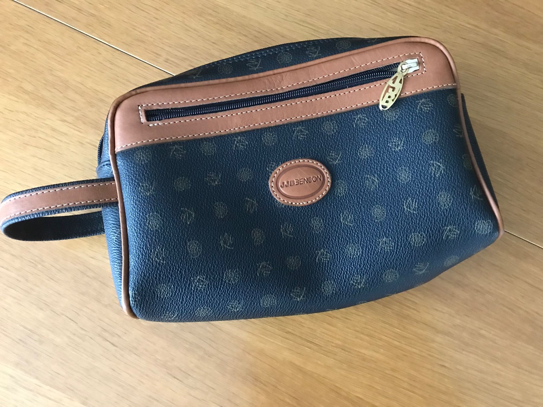 Kosmetikkoffer: JJB Benson Necessaire – Neu (gemäss Beschreibung) aus St. Gallenkappel von brother707