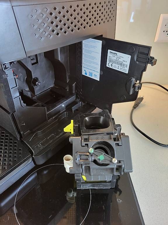 Philips Macchine per caffè & Macchine per espresso: Phillips Kaffee Vollautomat EP1200 – Usato da Küssnacht am Rigi venduto da Soldersurfer 2