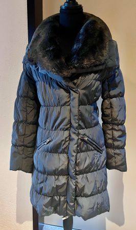 Warme Winterjacke mit Pelzkragen,  Romeo Gigli, 34