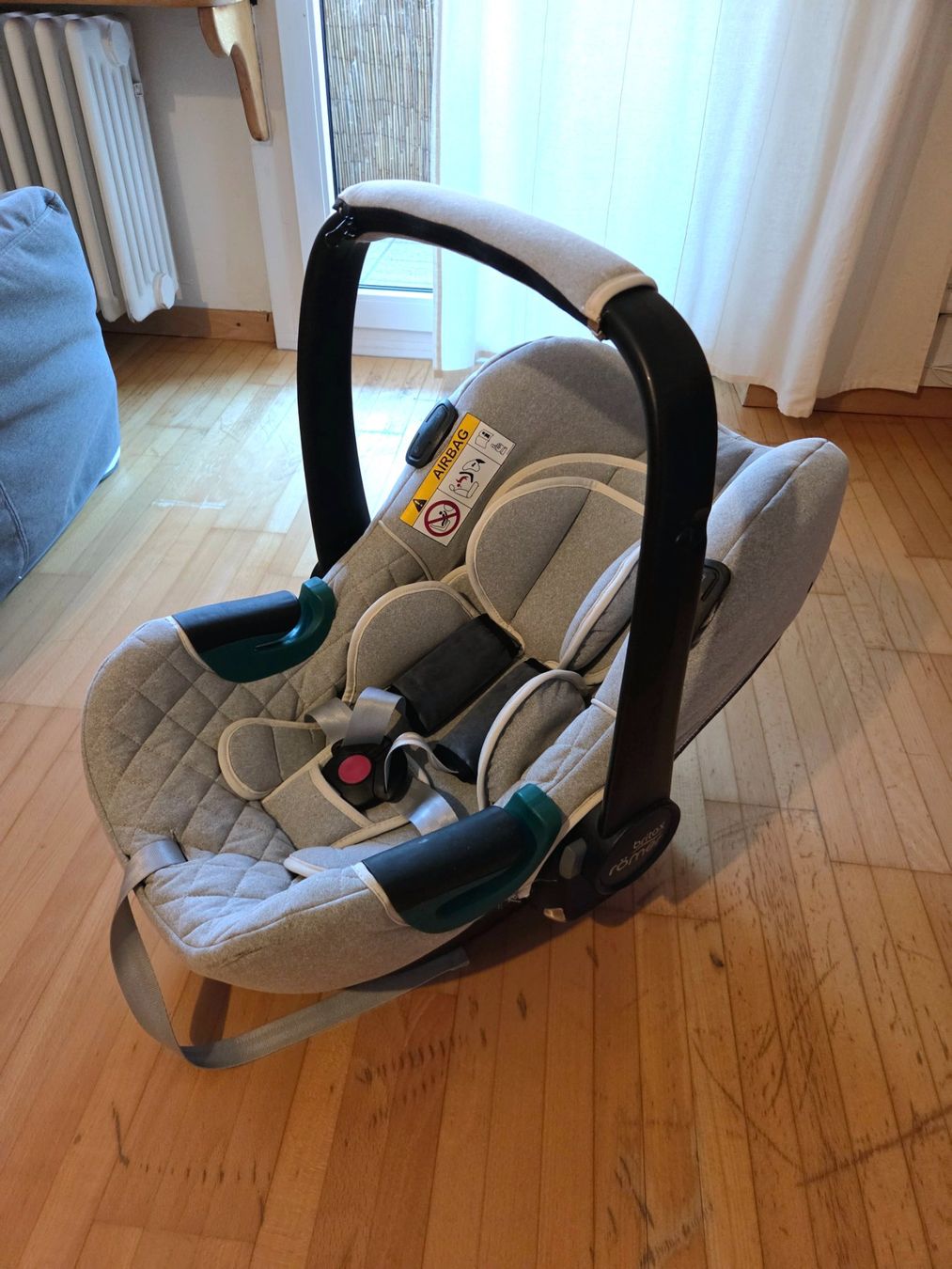 Britax Römer Seggiolini per auto: Babyschale britax römer Baby Safe Isense – Usato da Wallisellen venduto da SwissTreeDee