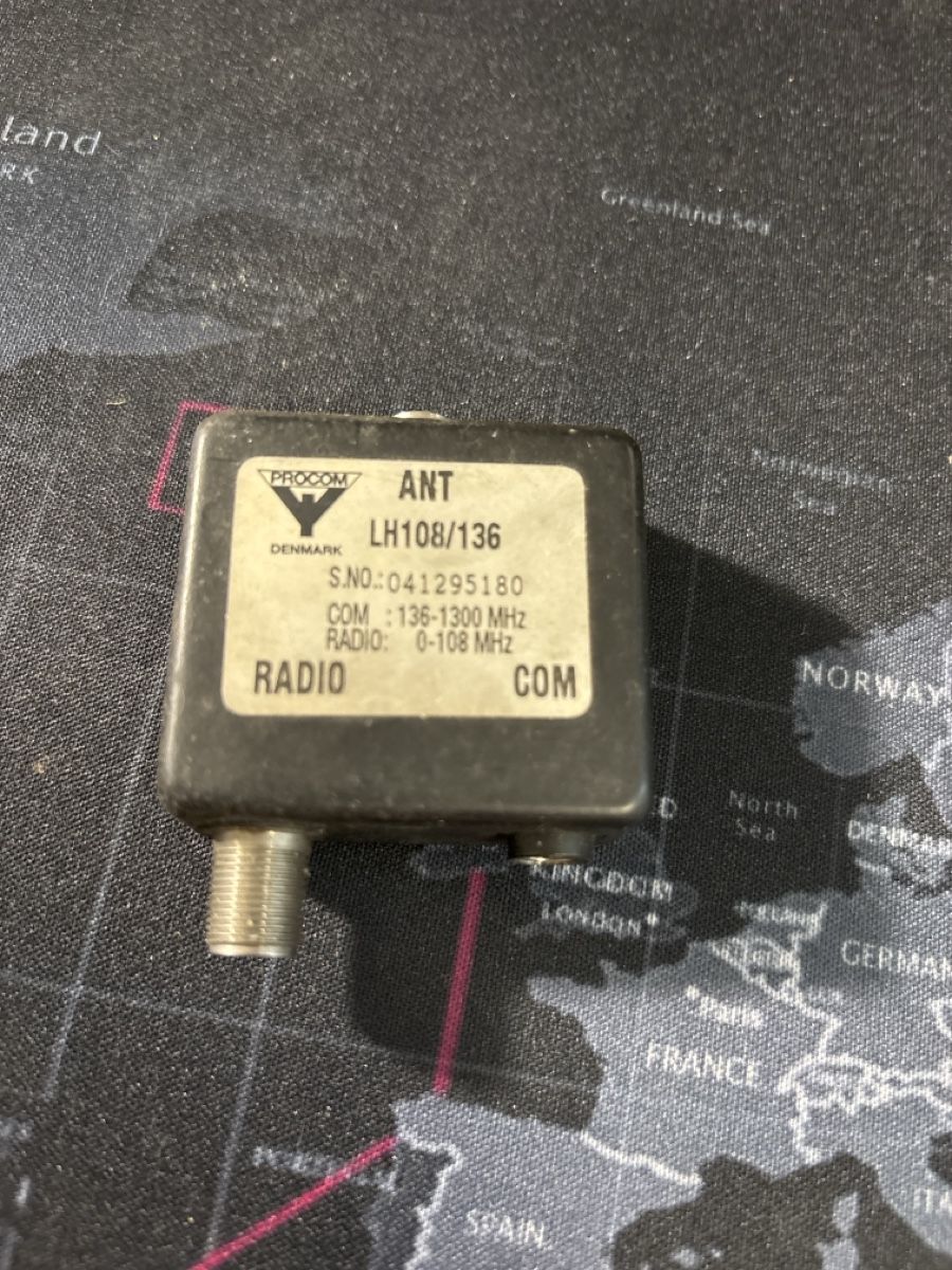 Technique de radiocom: Procom (modèle LH 108/136) – D'occasion à Ollon VD par Gibbs69