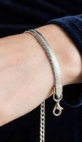 Bracciale color argento a maglia piatta nuovo