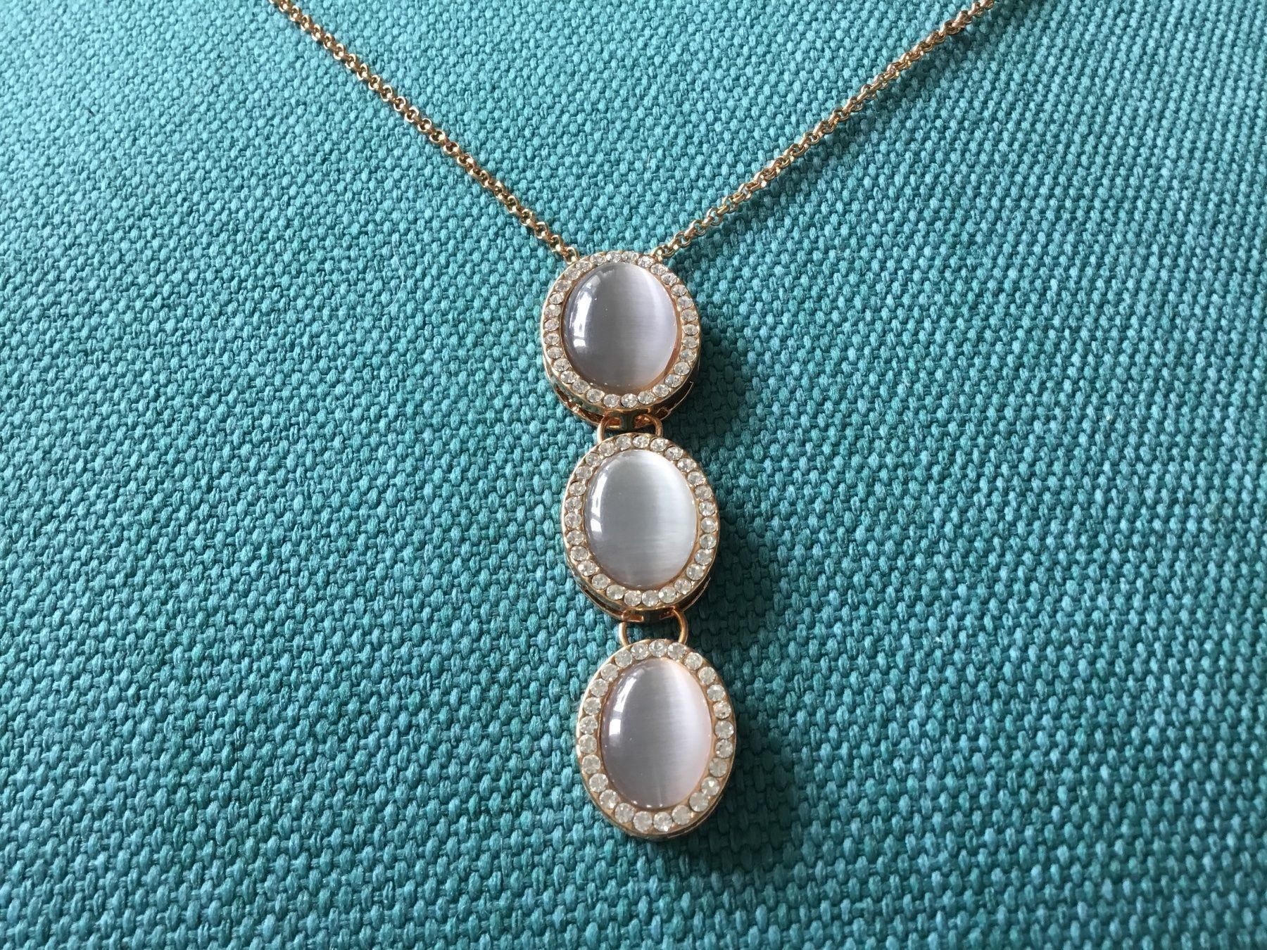 Catenine: Collier doré pendentif à reflets nacrés – Nuovo e nell'imballaggio originale da Le Landeron venduto da nic_8hd5 1