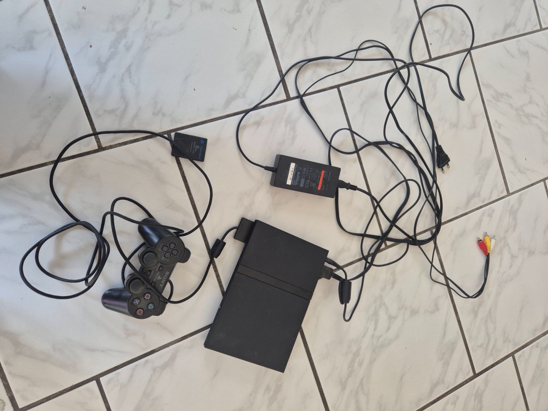 Sony Console: Ps 2 slim Konsole mit Controller und memoricard – Usato da hallau venduto da Schrotti