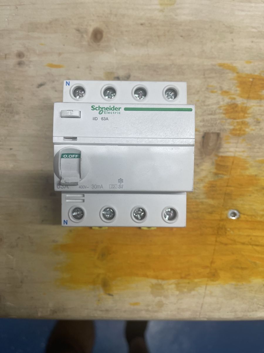 Schneider Elektronikbauteile: Schneider RCD (FI) 63A 4P – Gebraucht aus Laupersdorf von san_8lq9
