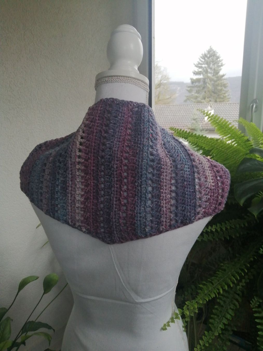 Foulard & Sciarpe: Schal gehäkelt, Länge: 140cm – Nuovo (secondo la descrizione) da Altstätten SG venduto da willipatricia 1