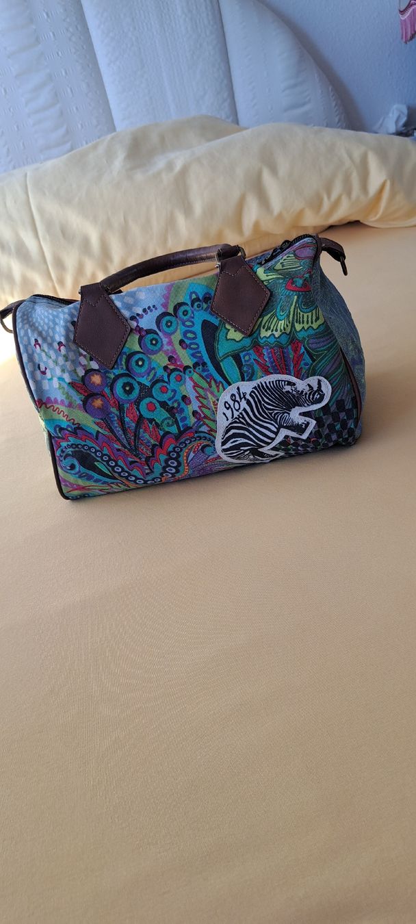 Desigual Borse da donna: Sac à main Desigual NEUF ! patchwork multicolore – Nuovo e nell'imballaggio originale da Meyrin venduto da gazon02 8