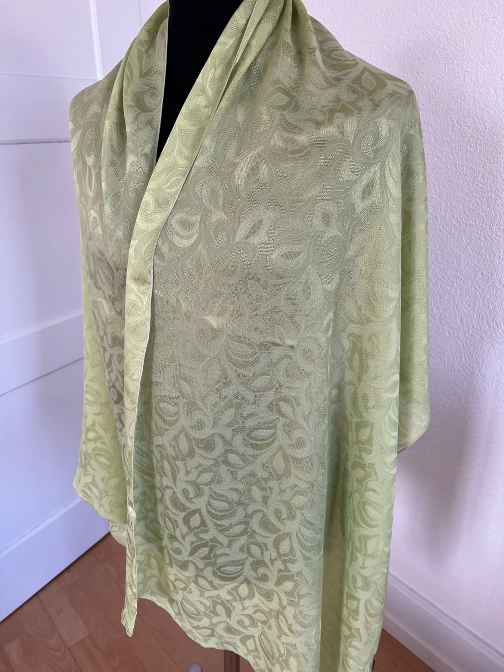 Colora Foulard & Sciarpe: Colora Schal, 68% Seide, Hellgrün, NEU – Nuovo e nell'imballaggio originale da Worb venduto da farben20zauber 3