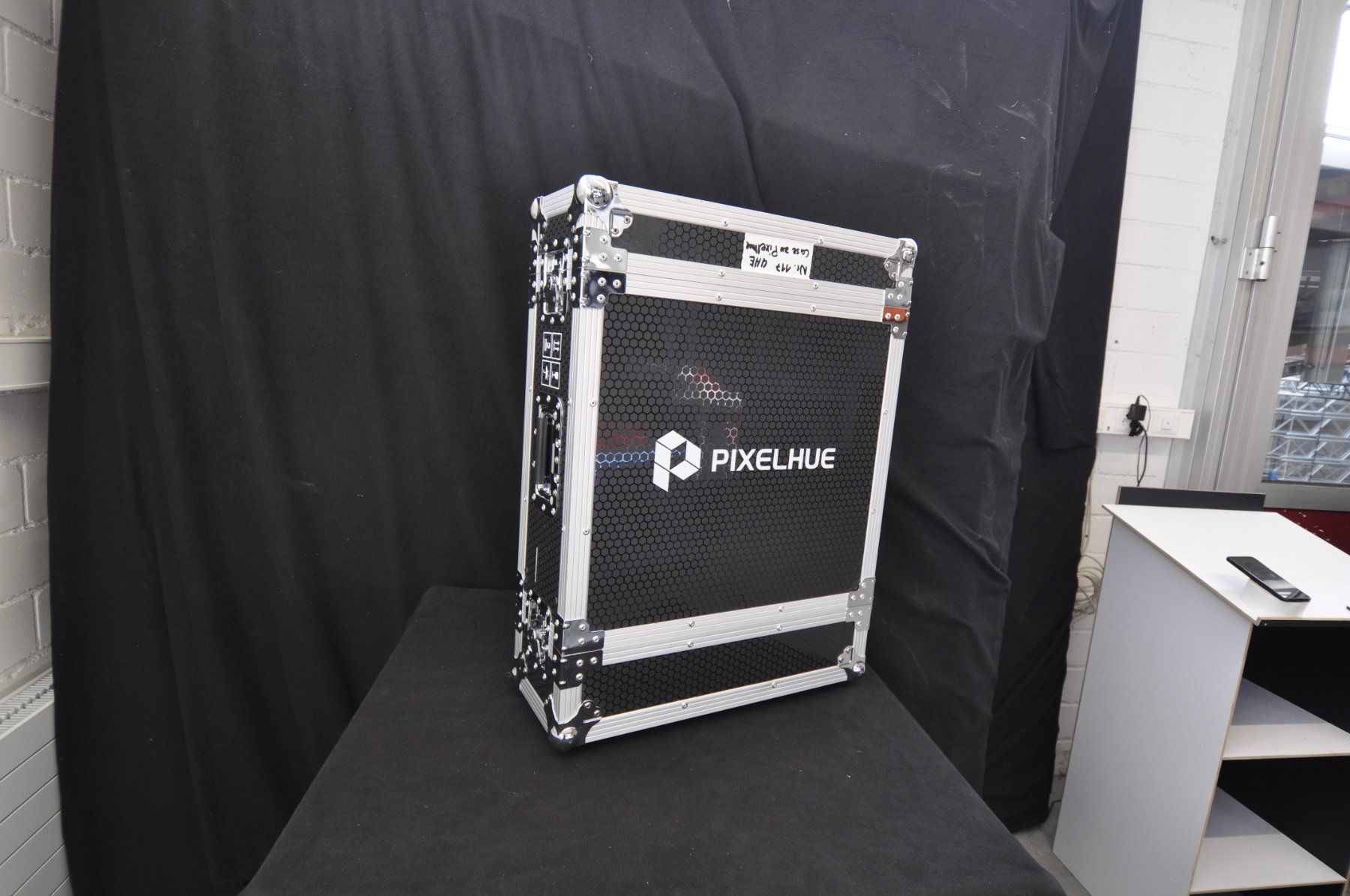 Valigie: Pixelhue Flightcase – Massgefertigt & Robust 4HE – Nuovo e nell'imballaggio originale da Burgdorf venduto da WHITELIGHT3400 4