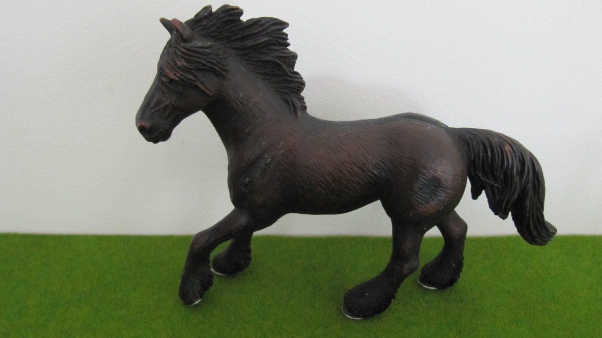 Schleich Giocattoli: Schleich Pferde Set + Pferdedecken – Usato da Brunnen venduto da Kiwiland1 4