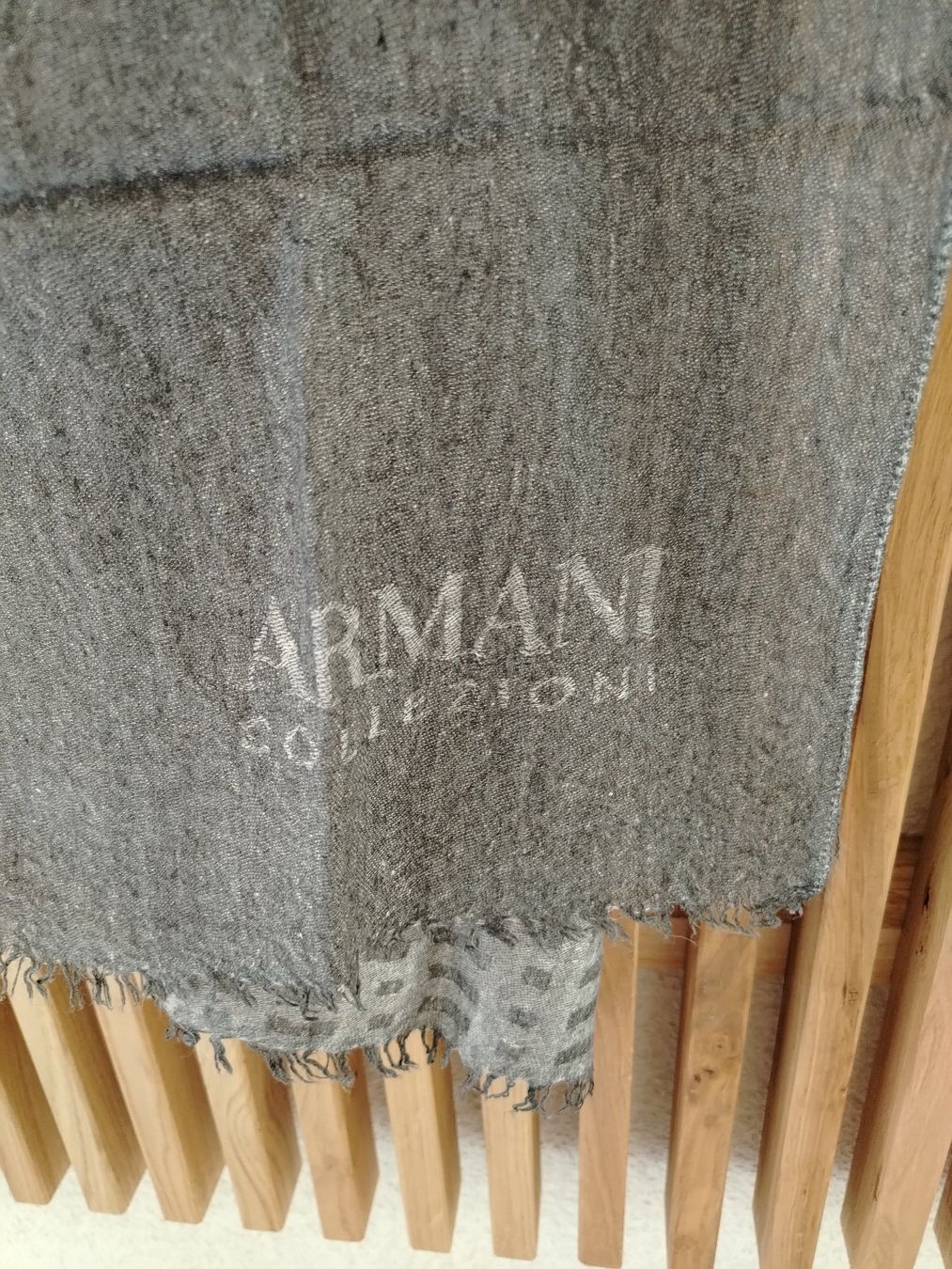 Armani Foulard & Sciarpe: Schal von Armani – Usato da Schönenbuch venduto da sop_n7zd 2