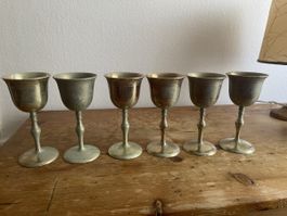 6 schwere Becher / vermutlich Messing