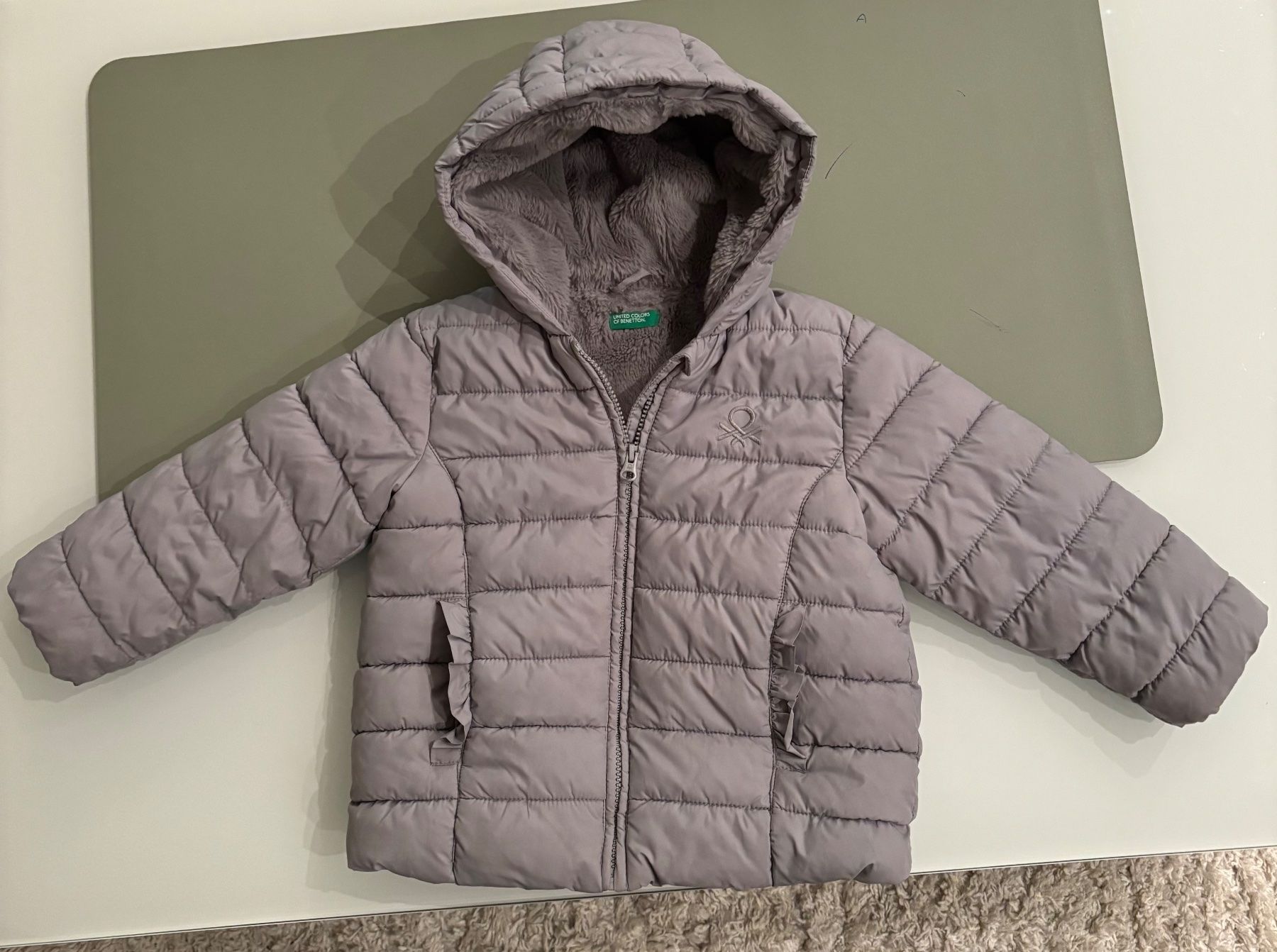 Benetton Giacche & Cappotti: Benetton Mädchen Jacke mit Kuschelfell 104 – Usato da Zollikon venduto da d_grabher