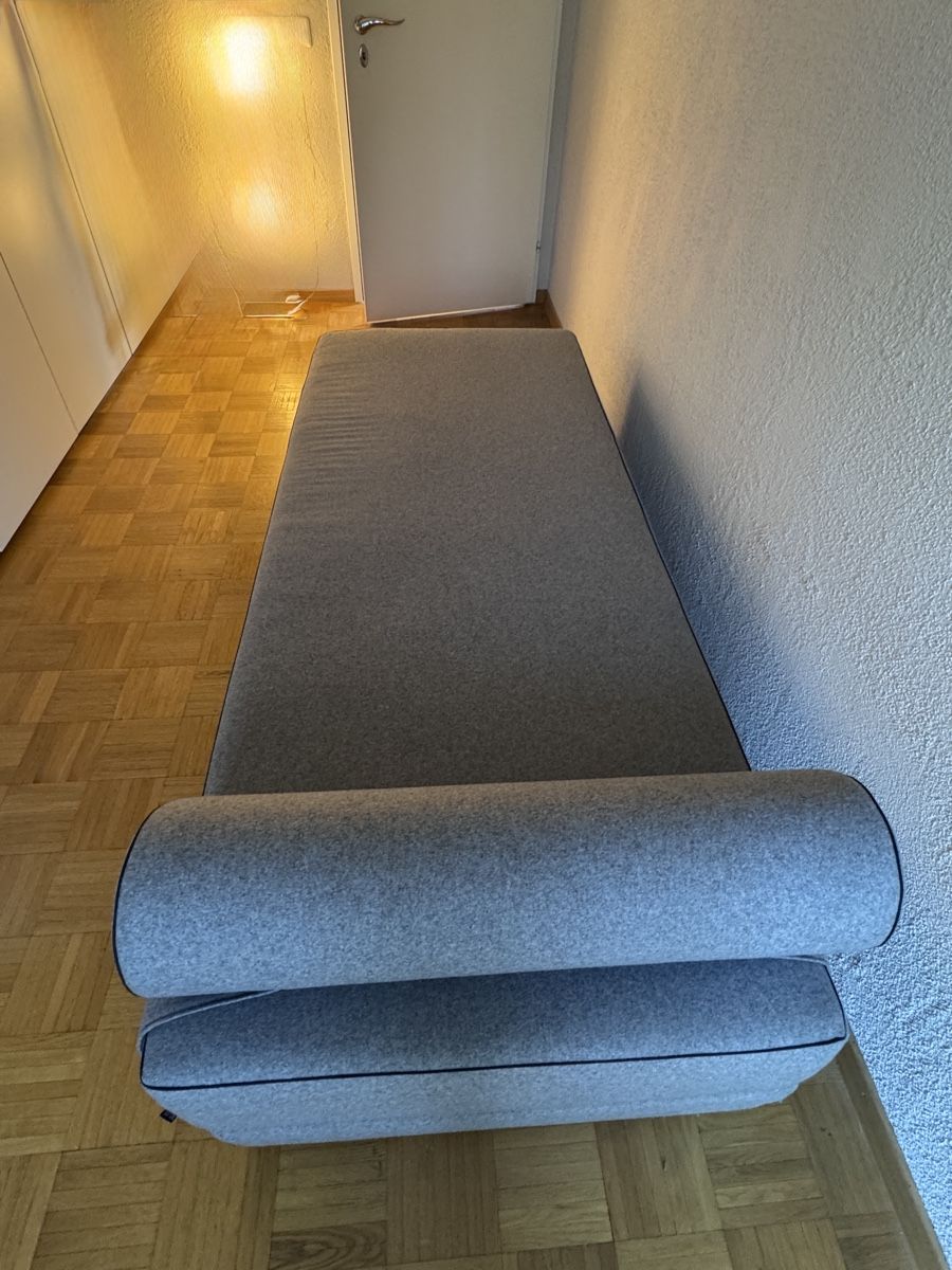 Lits: Bettsofa grau - Top-Zustand mit Lattenrost – D'occasion à Zürich par Pagan007