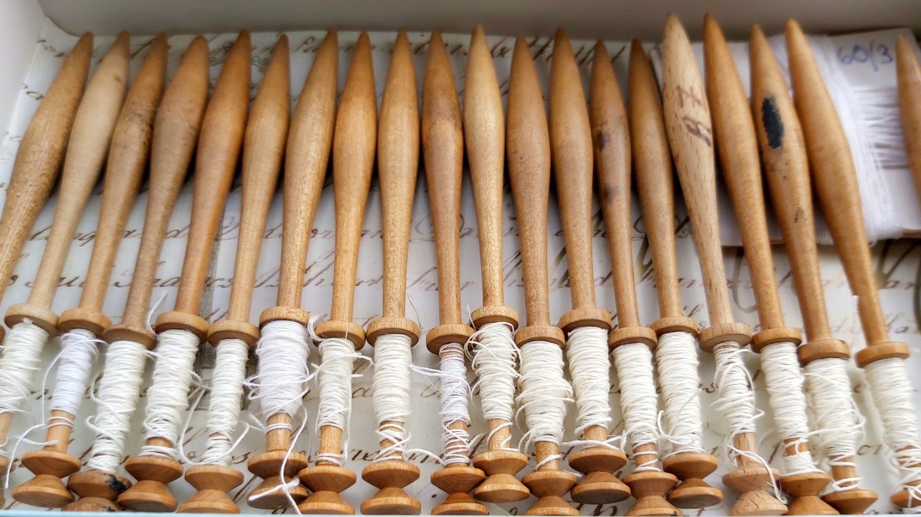 Cerchi da ricamo: Klöppelstäbchen aus Holz – Usato da Bern venduto da aronari 2