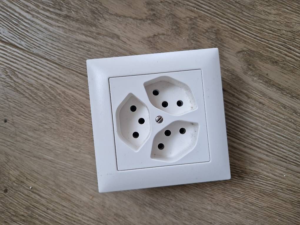 Interruttori: Div. Dimmer, Steckdosen und Schalter – Usato da Grosswangen venduto da chreguu 3