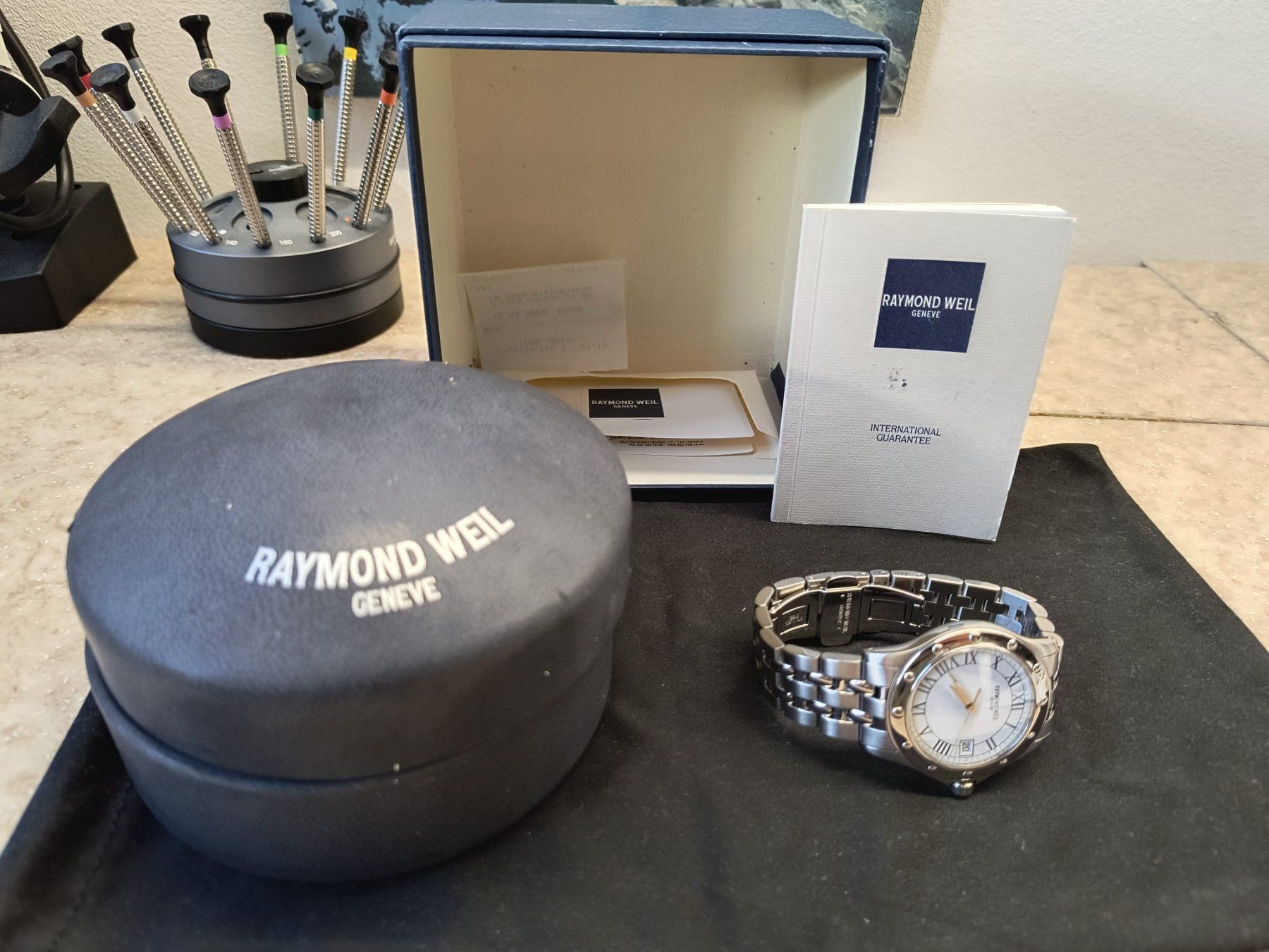 Raymond Weil Orologi: RAYMOND WEIL watch - Collection Tango Sapphire Crystal – Usato da Saubraz venduto da fanf