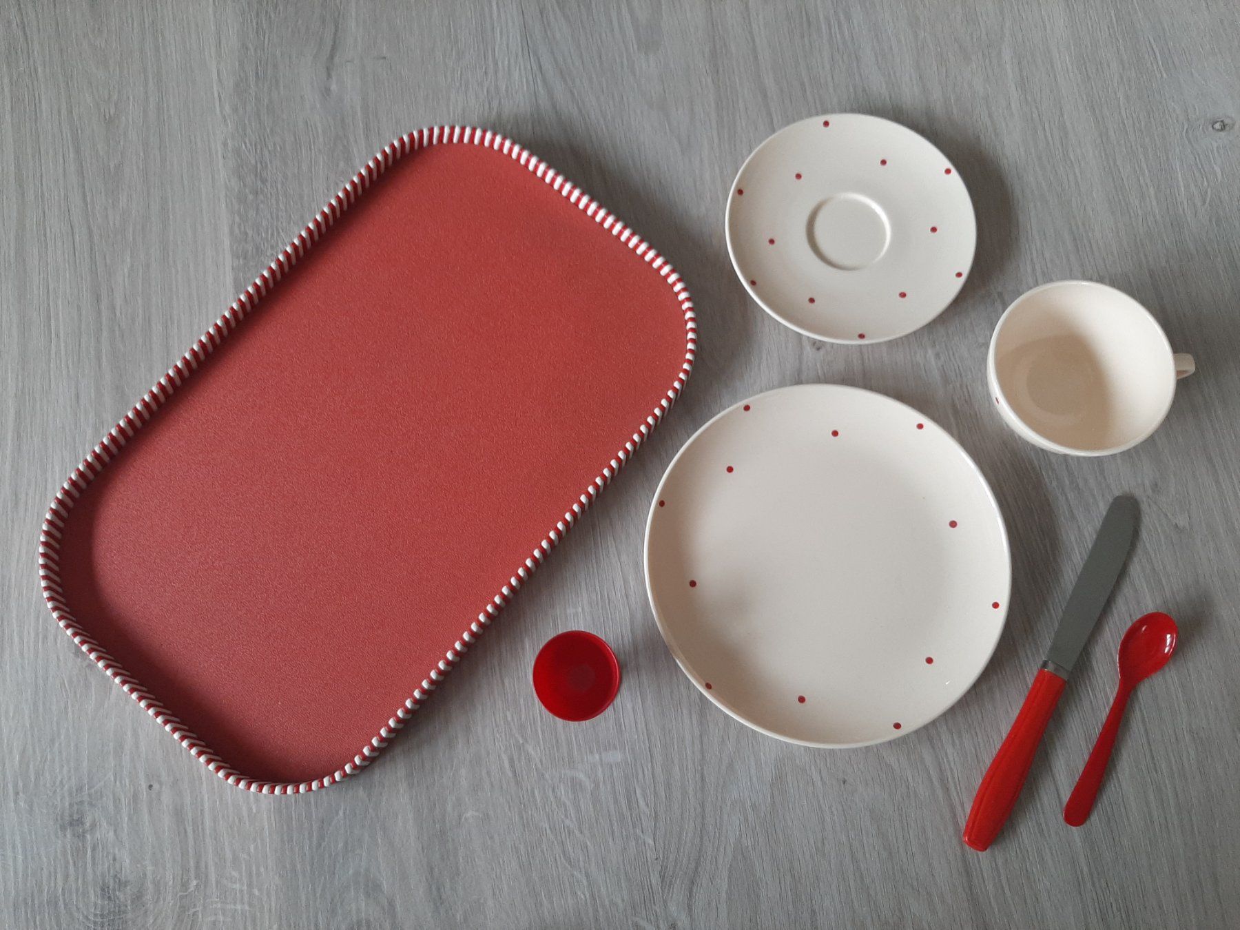 Set di piatti: 50er 60er Mid Century Tablett Gedeck Oldtimer Camping Set – Usato da Erschwil venduto da Karabella 8