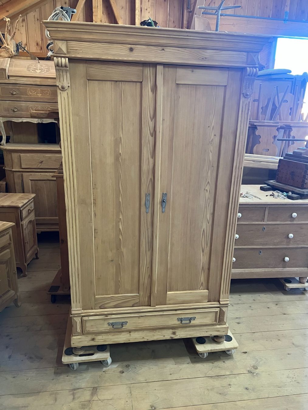 Armadi: ART 1042-H Armoire sapin sablé – Usato da Pont-La-Ville venduto da BCMGLEAL