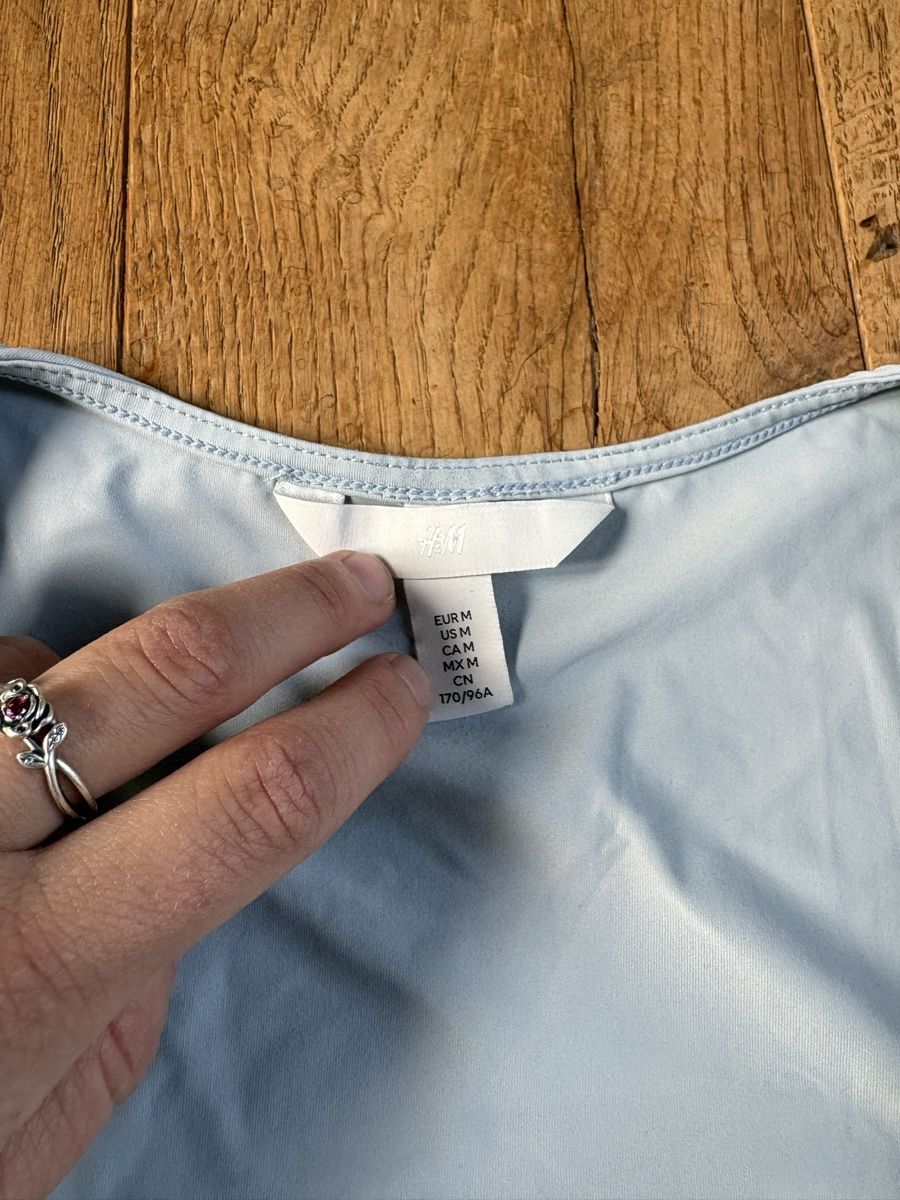 H&M Top: H&M Top ärmellos hellblau Grösse M – Usato da Frauenfeld venduto da lin_77m9 5