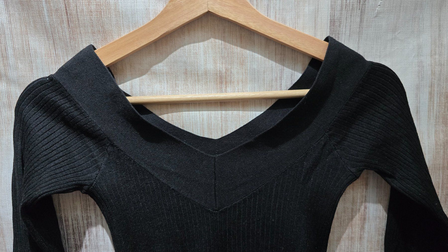 H&M Maglioni & Felpe: 🎉 Off-Shoulder Rippstrick Pullover - XS - Schwarz – Usato da Thalwil venduto da VitaMini 1