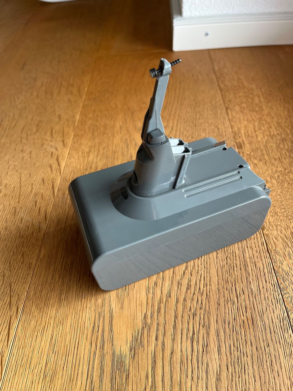 Dyson Accus & piles: Dyson V8 Ersatzakku – Neuf (Voir description) à Bülach par Fjordi1225