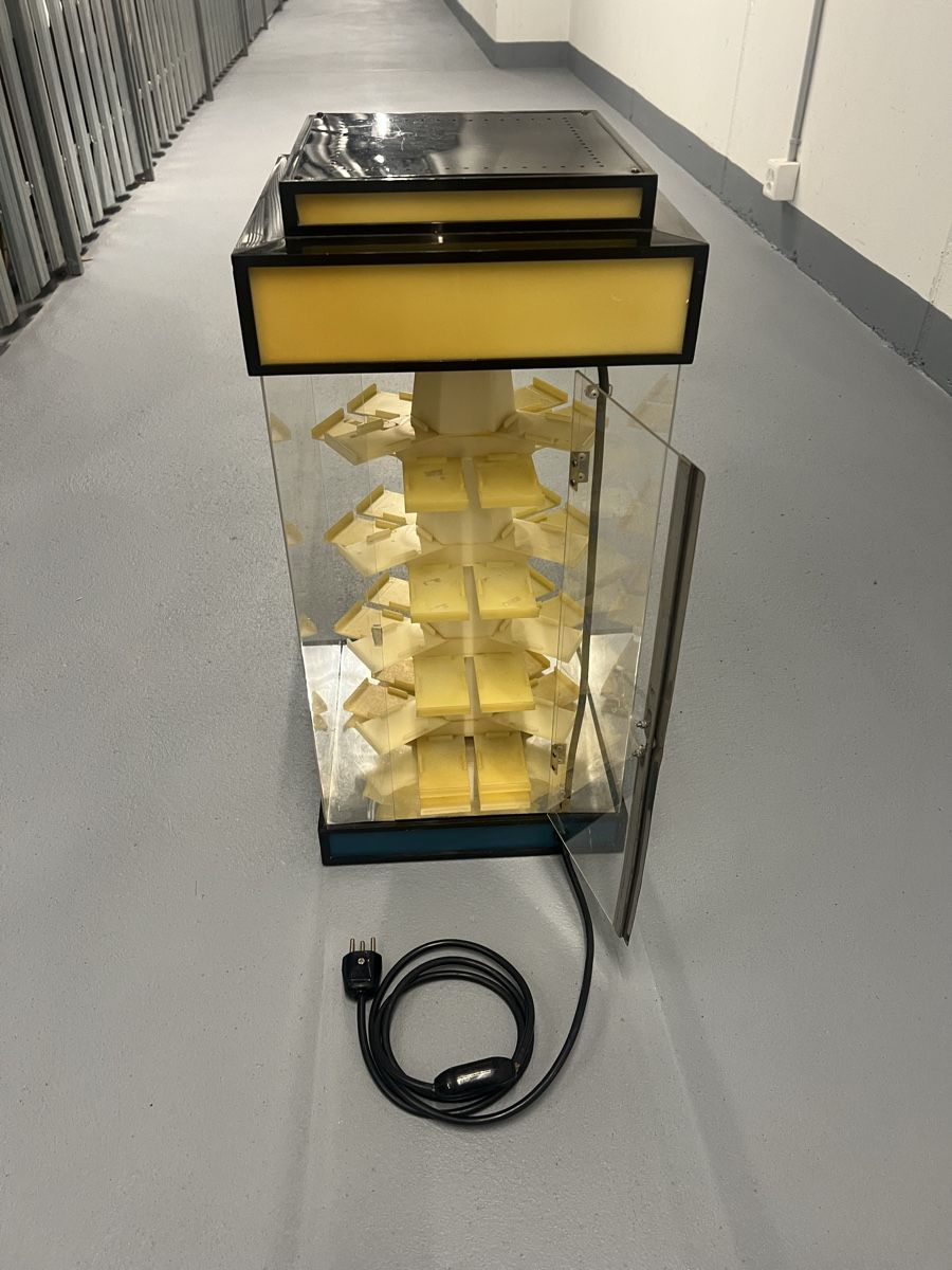 Vitrinen: Vintage Verkaufsvitrine Zippo – Gebraucht aus Aarburg von Annemarie16 3