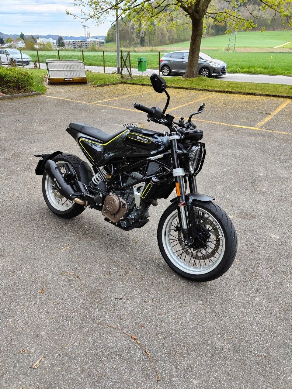 Husqvarna Strada: Husqvarna Svartpilen 401 – Usato da Oberentfelden venduto da Ecofive