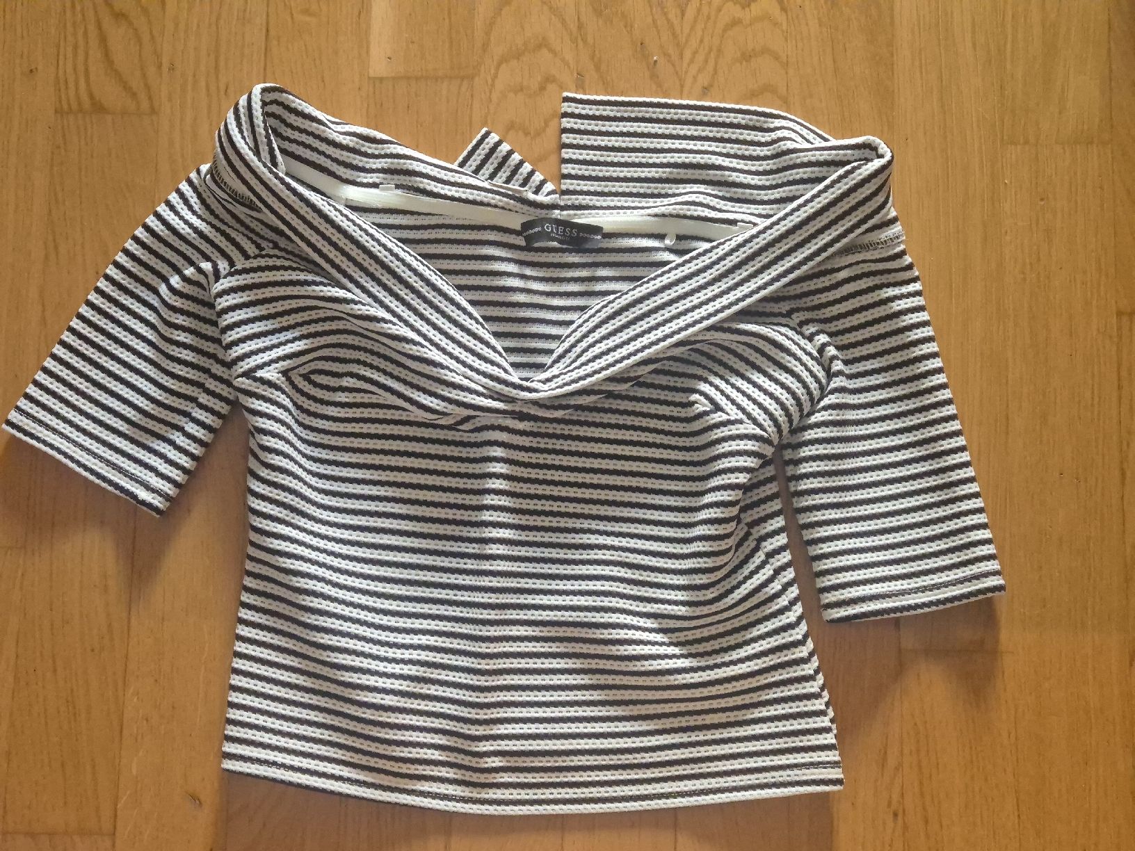 Guess Blusen, T-Shirts & Tops: Guess striped top, size M, great for spring! Never used – Neu (gemäss Beschreibung) aus Basel von and_zvv7