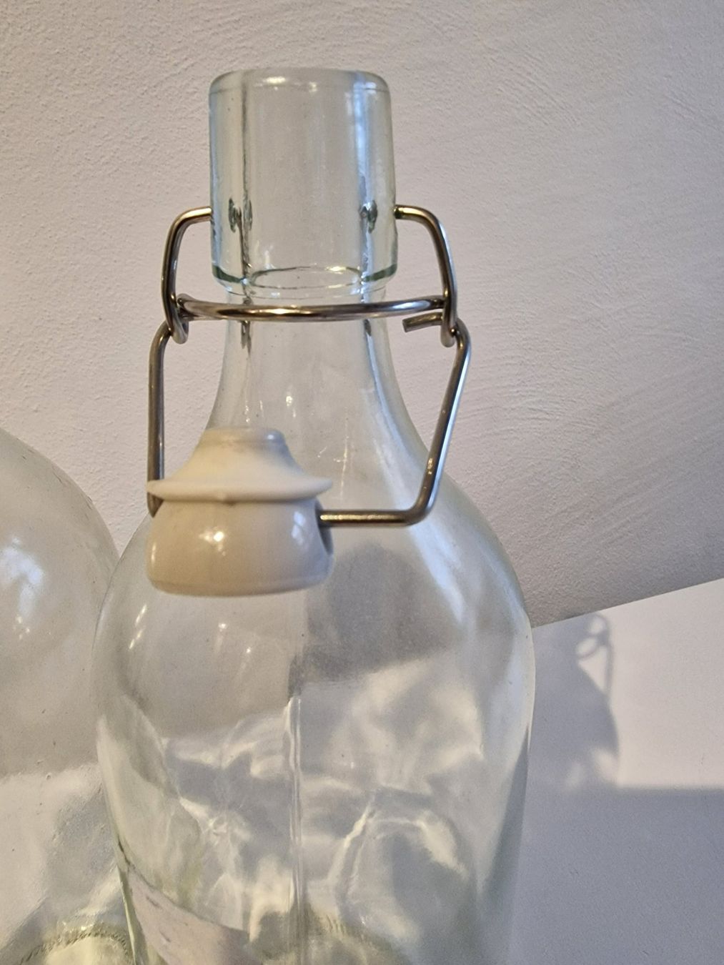 Ikea Autres vaisselles & verres: Glas Flasche mit Verschluss 1 L – D'occasion à Pfäffikon SZ par Maijecka 2