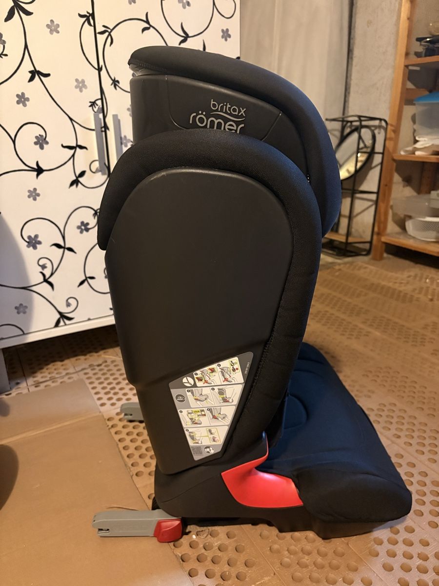 Britax Römer Sièges auto: Britax Römer Kidfix XP schwarz – D'occasion à Sutz par amslm1 1
