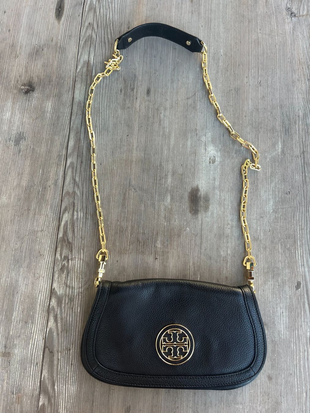 Tory Burch Taschen für Damen: Tory Burch Amanda Clutch mit Logo – Gebraucht aus Stäfa von Castagno1 1