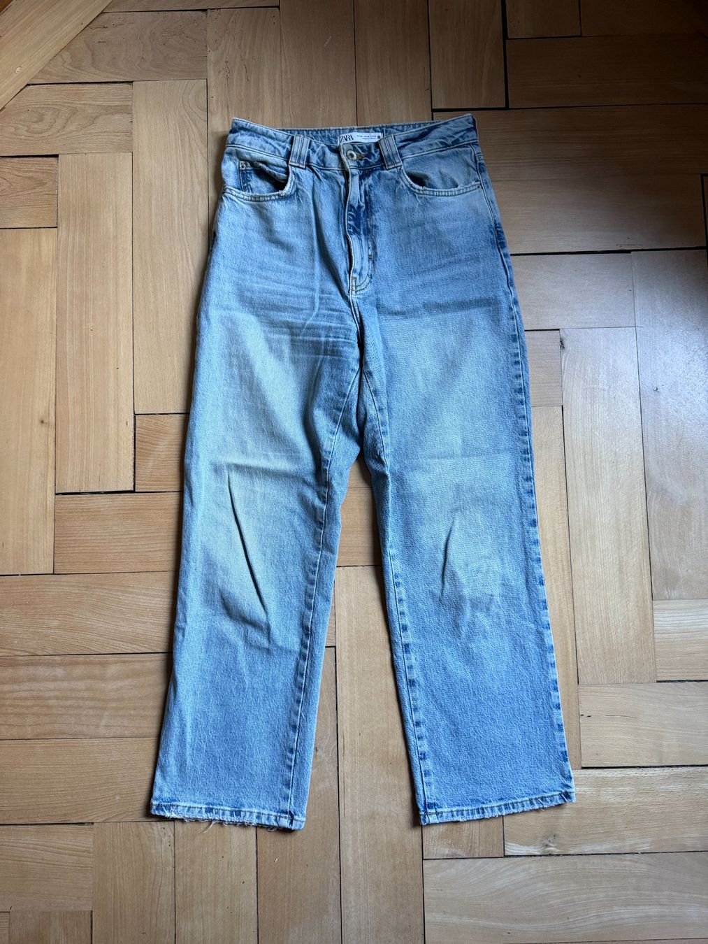 Zara Jeans: ZARA - Straight Leg Jeans hellblau 38 – Usato da Zürich venduto da Diazaio