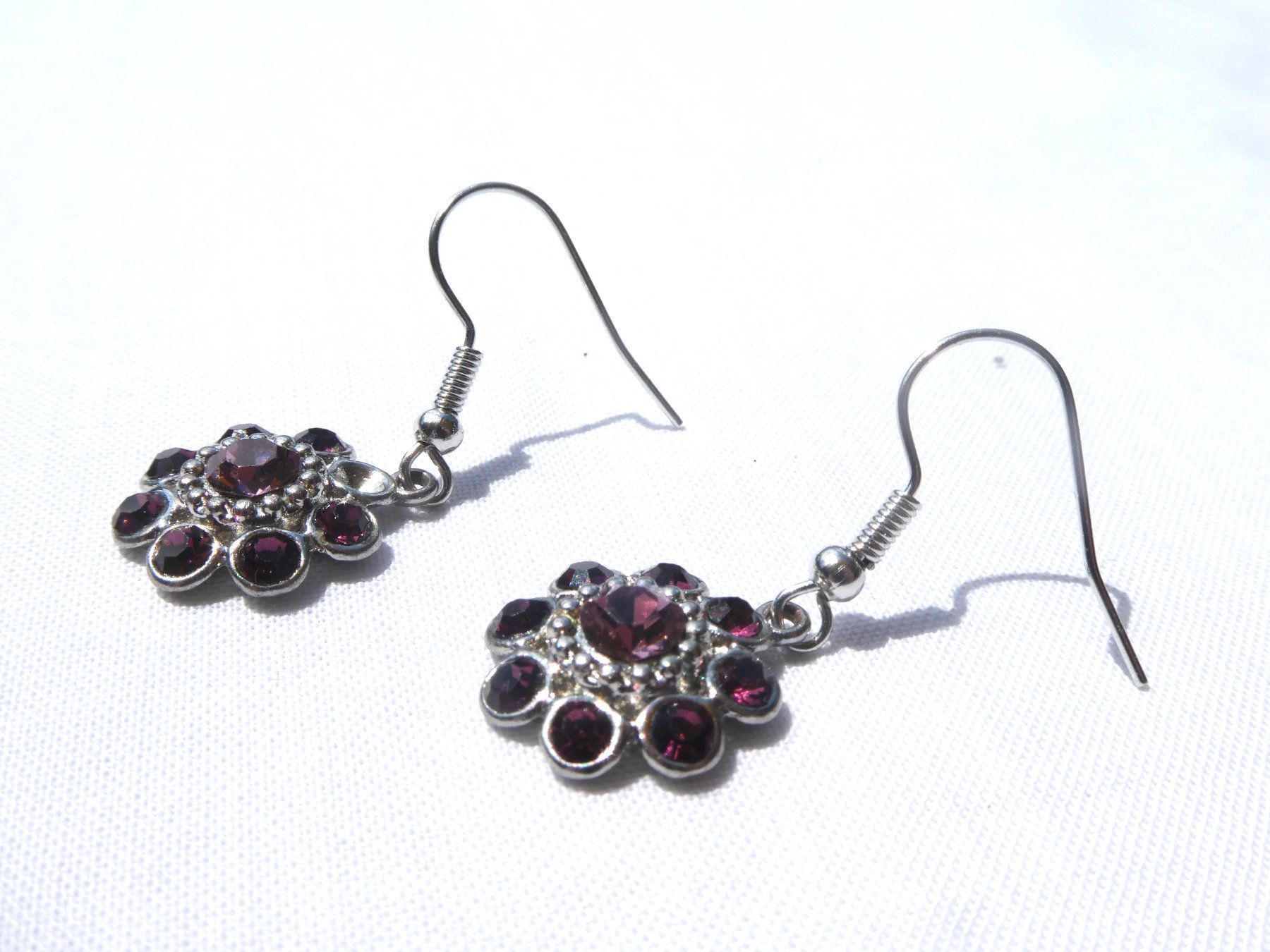 Orecchini pendenti & Orecchini a lobo: Ohrhänger mit lila Strass, Modeschmuck – Nuovo (secondo la descrizione) da Gattikon venduto da kaandooh 1