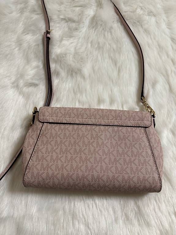 Taschen für Damen: Michael Kors Umhängetasche "rosa" – Gebraucht aus Zürich von dig_7v7m 1