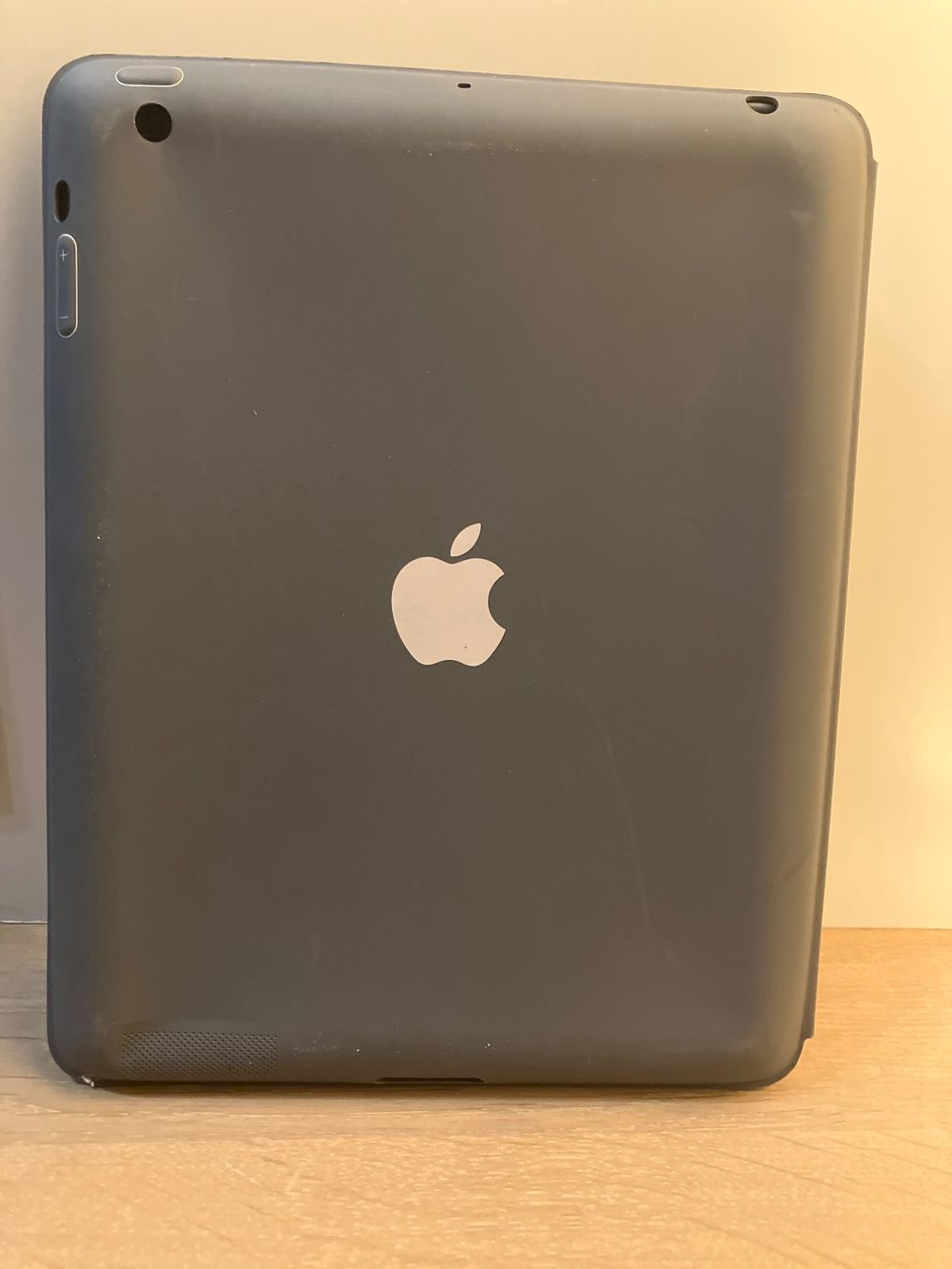 Apple Covers & Taschen: Apple SmartCover grau für iPad 2 – Gebraucht aus Stettlen von cultcards