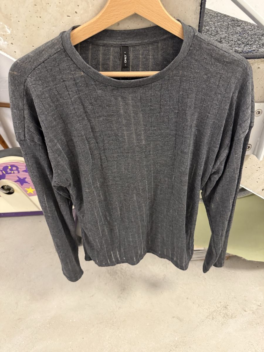 Pullover & Sweatshirts: Damen Pullover grau Grösse S mit Etikett – Neu (gemäss Beschreibung) aus Tagelswangen von Chaeli2424