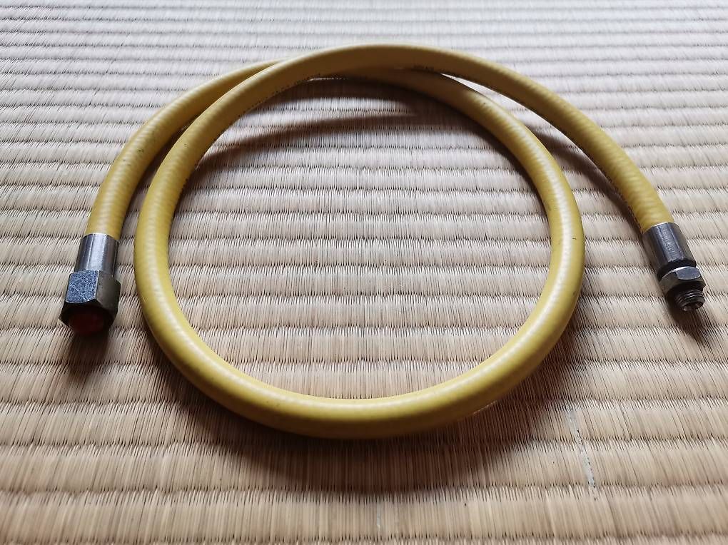 Respiratori & Giubbotti: Stage- oder Oktopusregler ND-Gummischlauch (3/8") Gelb 100cm – Usato da Wiler b.Utzenstorf venduto da Pt68
