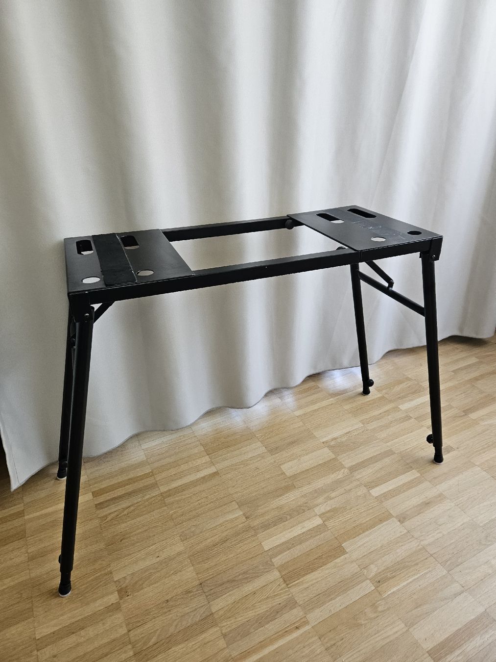 Strumenti musicali: KEYBOARDSTATIV, METALL – Usato da Zürich venduto da Freblu48 1